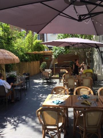 Logis - Hostellerie & Restaurant Du Marche Le Cateau-Cambresis Zewnętrze zdjęcie