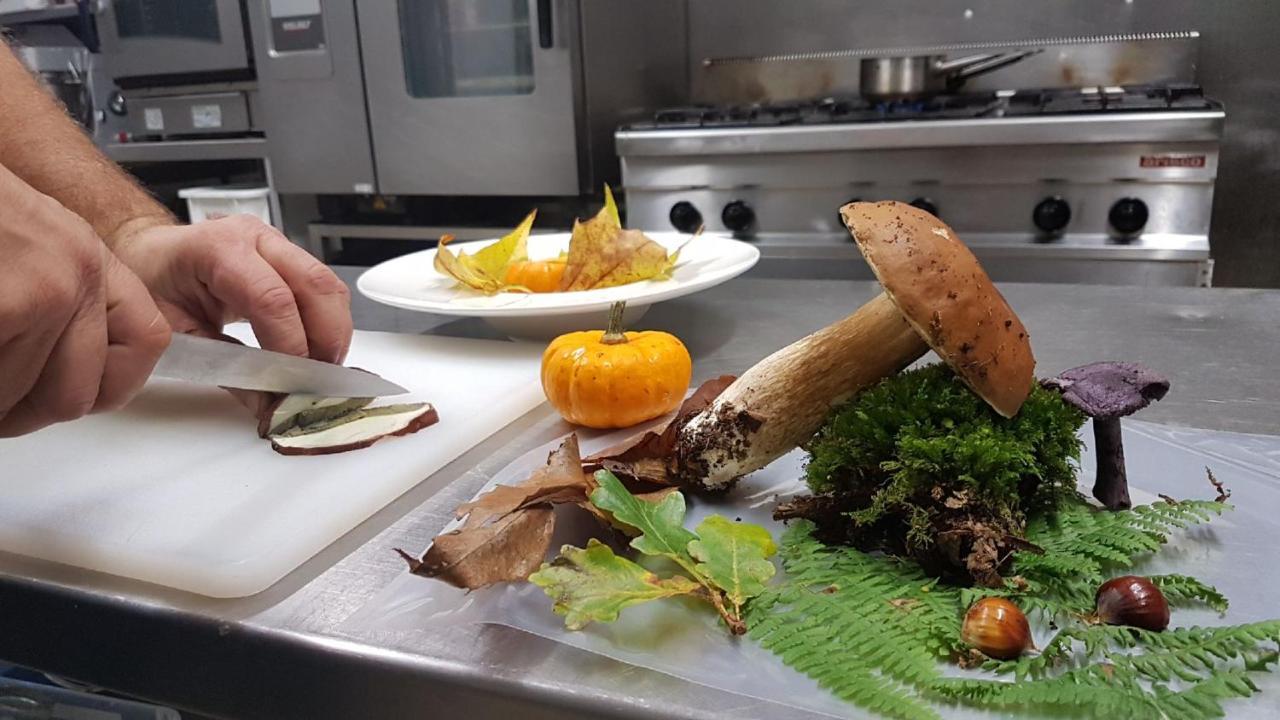 Logis - Hostellerie & Restaurant Du Marche Le Cateau-Cambresis Zewnętrze zdjęcie