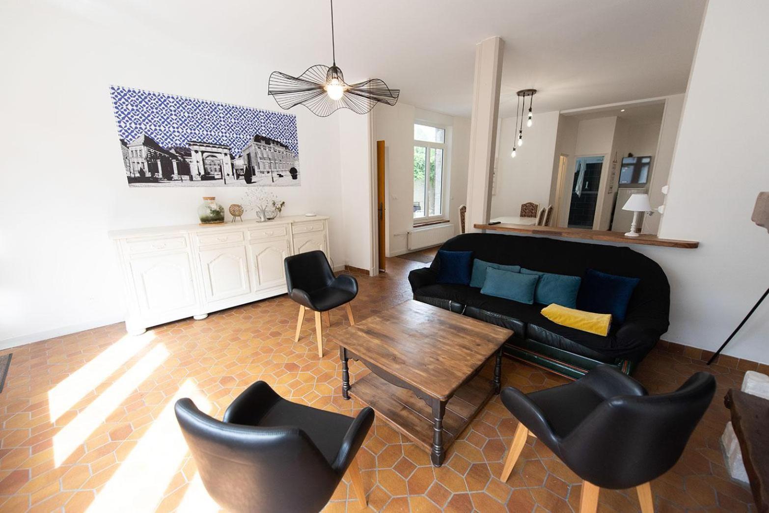 Logis - Hostellerie & Restaurant Du Marche Le Cateau-Cambresis Zewnętrze zdjęcie