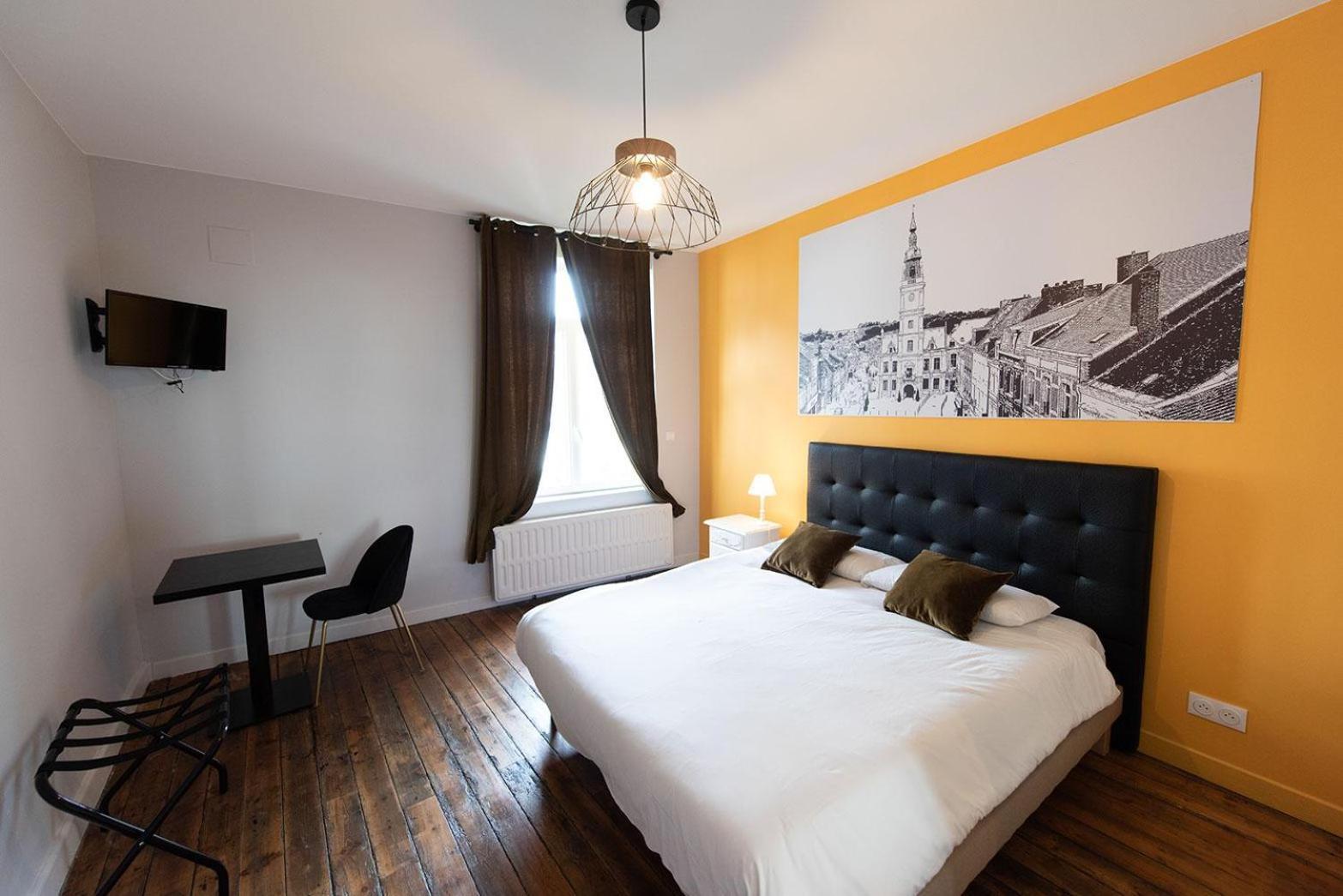 Logis - Hostellerie & Restaurant Du Marche Le Cateau-Cambresis Zewnętrze zdjęcie