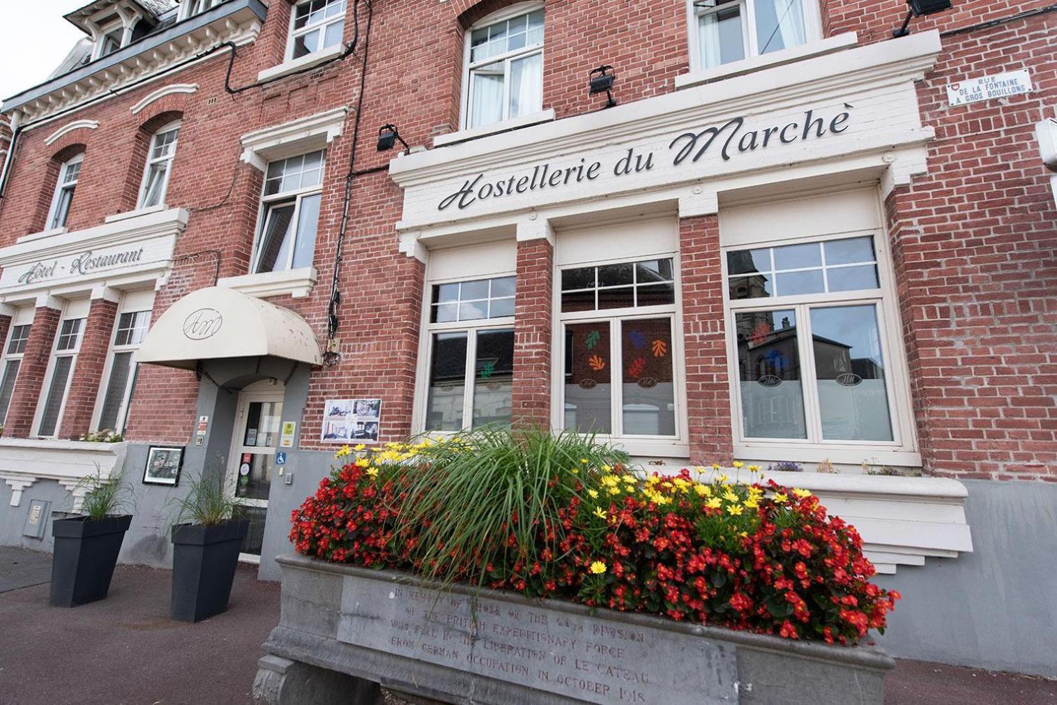 Logis - Hostellerie & Restaurant Du Marche Le Cateau-Cambresis Zewnętrze zdjęcie