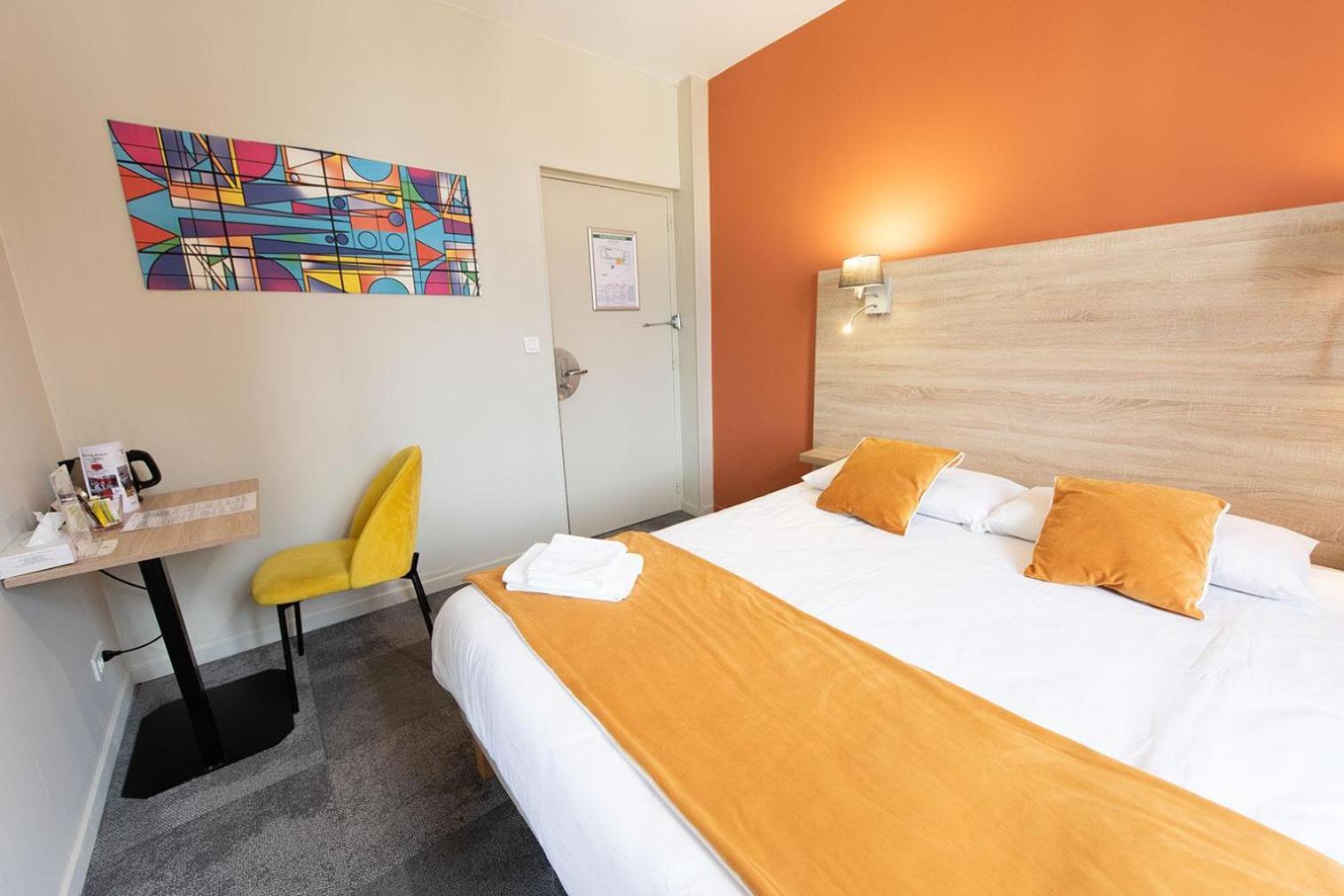 Logis - Hostellerie & Restaurant Du Marche Le Cateau-Cambresis Zewnętrze zdjęcie