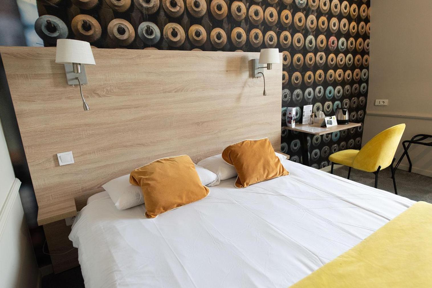 Logis - Hostellerie & Restaurant Du Marche Le Cateau-Cambresis Zewnętrze zdjęcie