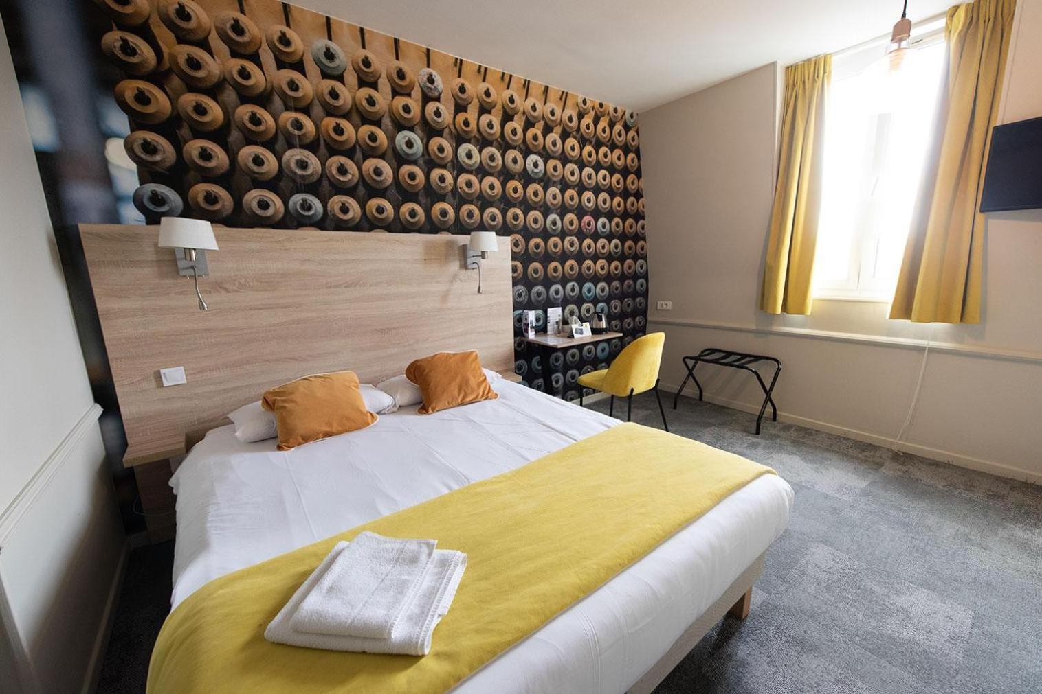 Logis - Hostellerie & Restaurant Du Marche Le Cateau-Cambresis Zewnętrze zdjęcie