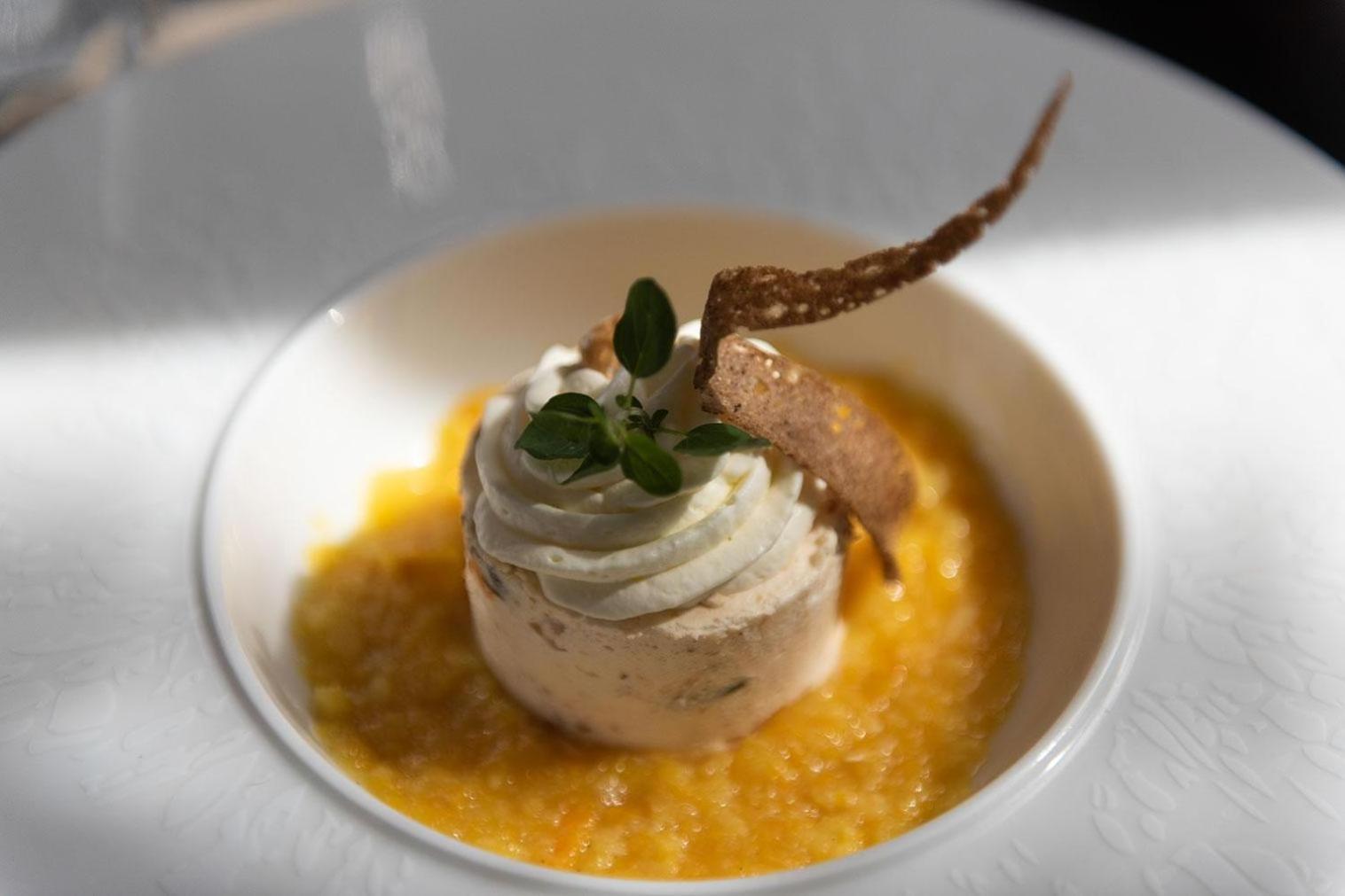 Logis - Hostellerie & Restaurant Du Marche Le Cateau-Cambresis Zewnętrze zdjęcie