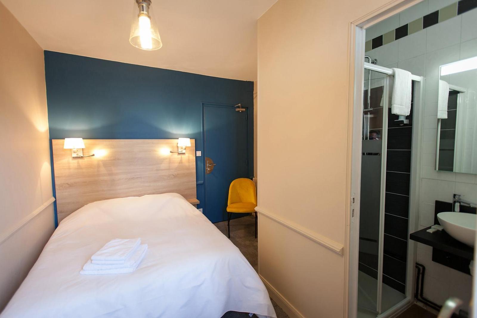 Logis - Hostellerie & Restaurant Du Marche Le Cateau-Cambresis Zewnętrze zdjęcie