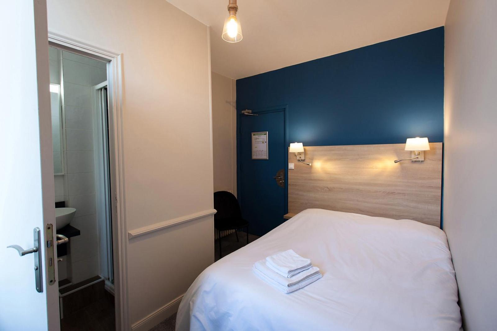 Logis - Hostellerie & Restaurant Du Marche Le Cateau-Cambresis Zewnętrze zdjęcie